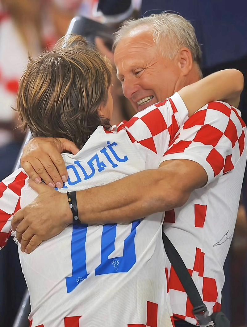 TA：利马传球出色&充满侵略性，他的回归可以丰富曼联打法